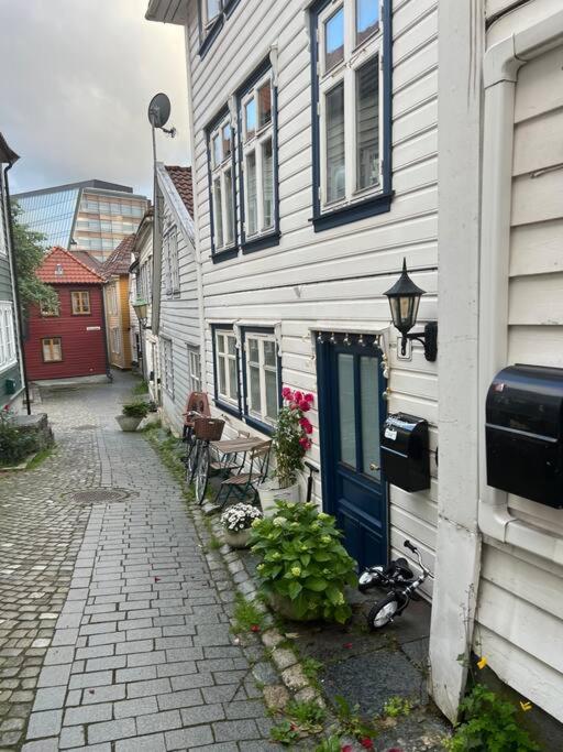 Beautiful Bergen House From 1790 Apartman Kültér fotó